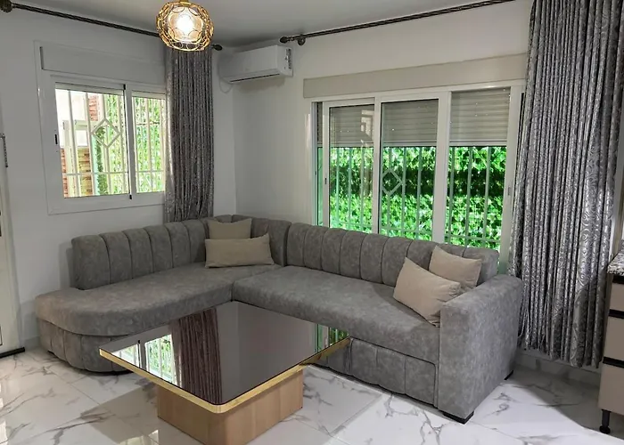 Evans Realty Ce Moderno Espacioso アパート *